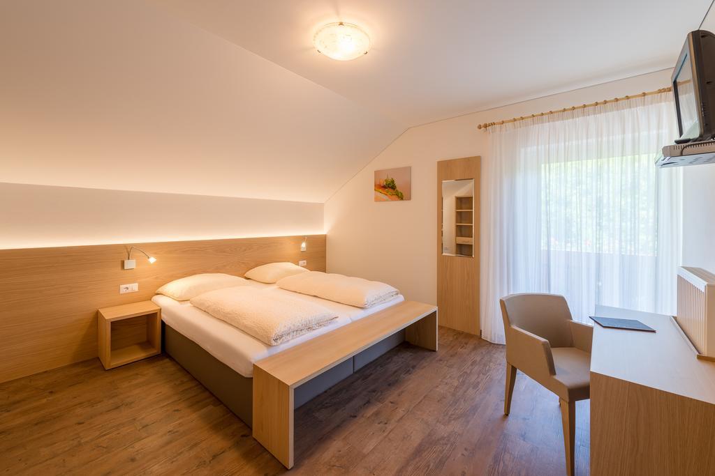 Pension Etschblick B&B Frangarto Exterior photo